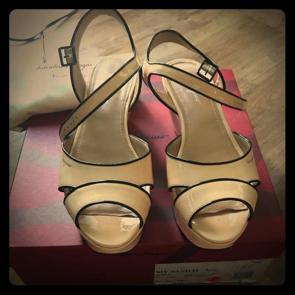 Salvatore Ferragamo Wedge in camel